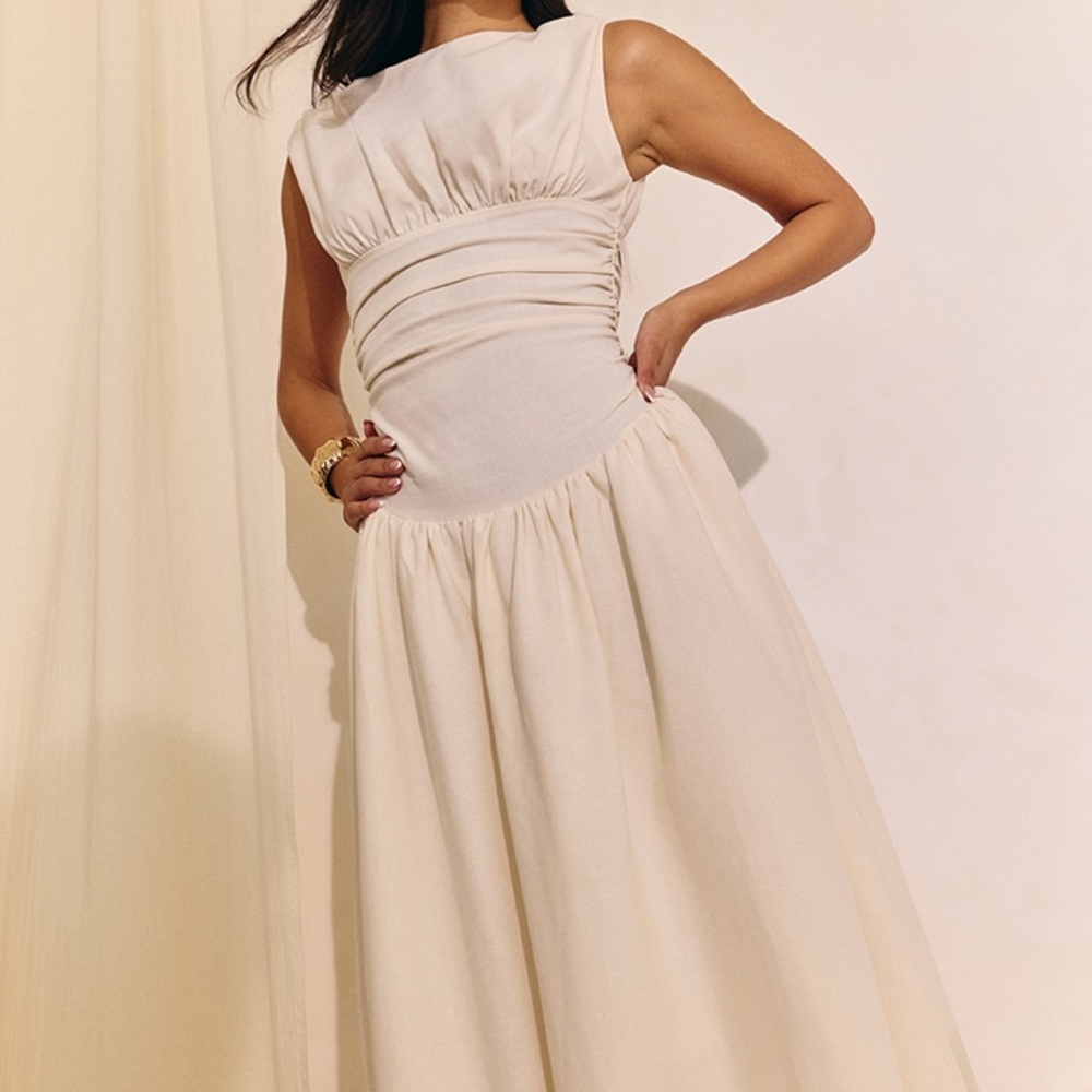 PrettyLittleThing Cream Maxi Dress - Picture 4 of 5